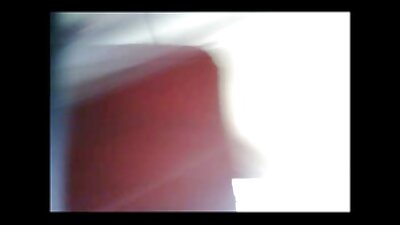 Сопругата ми го цица курот додека еден дечко ги цица прстите и ѝ го цица газот и пичката