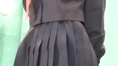 Бујната сопруга сака да ја ебаат со кучешки стил во кујната